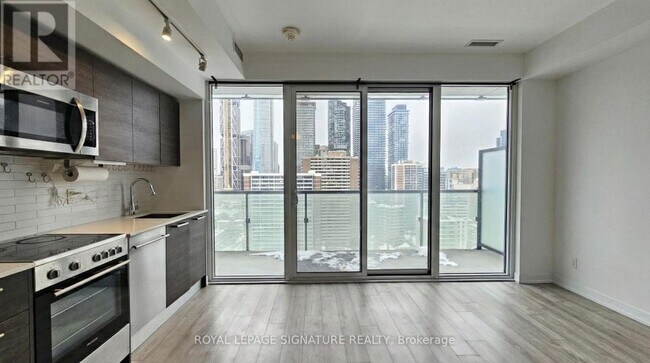 Photo - 28 Wellesley St E Unité 2208