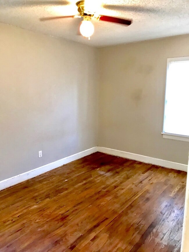 Photo - Pre-Leasing - 2 bed 1 bath