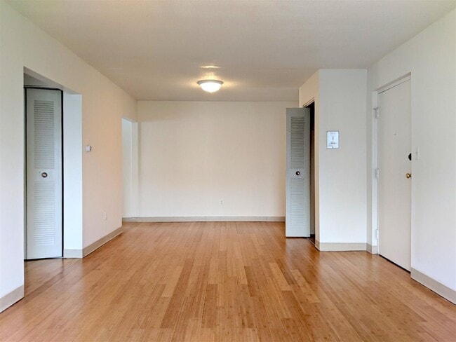 Photo - 15 Cameron Ave Unidad 10