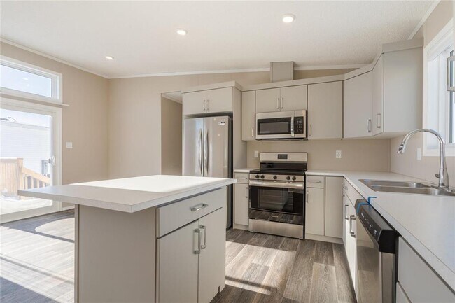 Photo - 47 Prairie Oak Dr