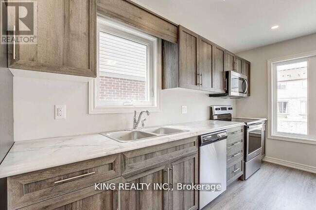 Photo - 126 Monarch St