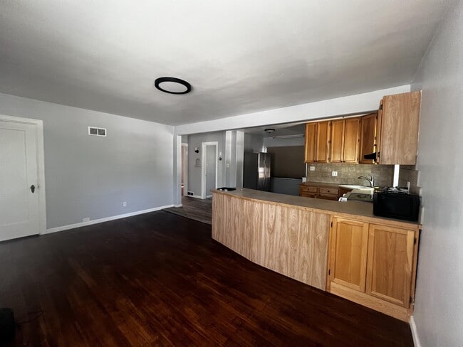 Photo - 2127 3rd Ave N