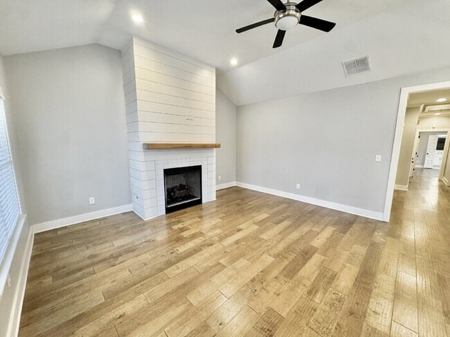 Photo - 441 Josephine St