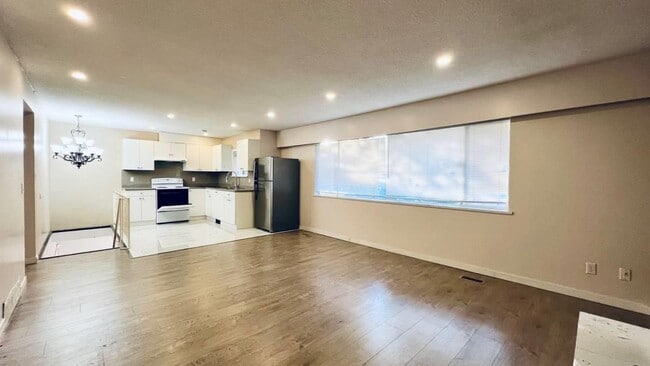 Photo - 9716-9156 156 St