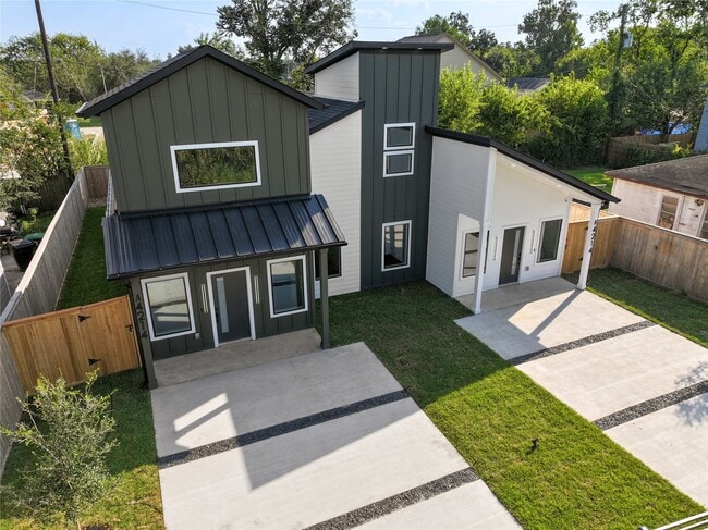 Photo - 4214 Clover St