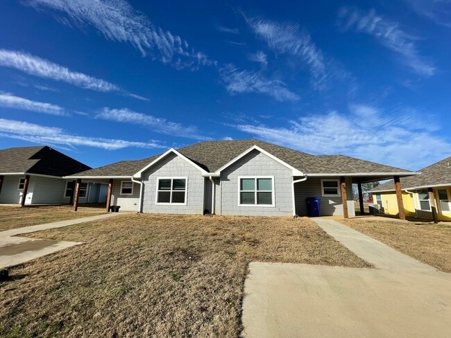 Close to school/Neighborhood surrounded by... - Close to school/Neighborhood surrounded by... Casa