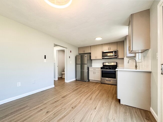 Photo - 9 Lydon Ln