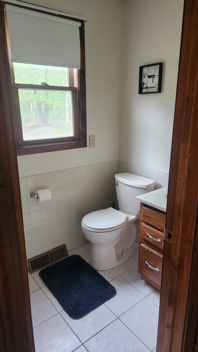 Photo - 792 Moore St