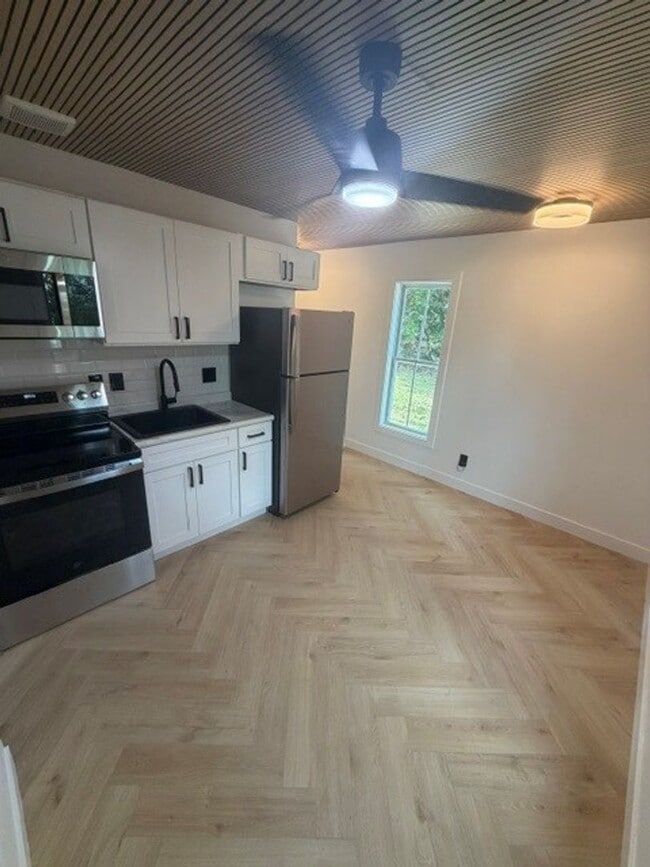 Photo - Renovated One Bedroom Stand Alone Apartment Unidad 512A