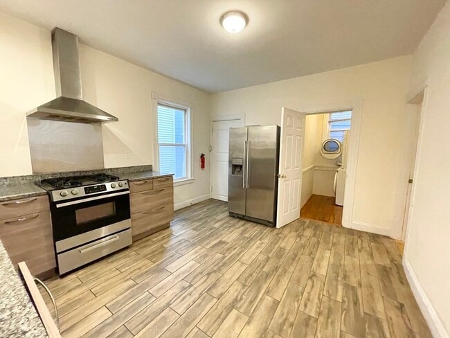 Building Photo - 17 Sachem St Unit 2