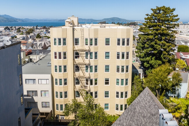 Alt. Exterior - 1835 Vallejo