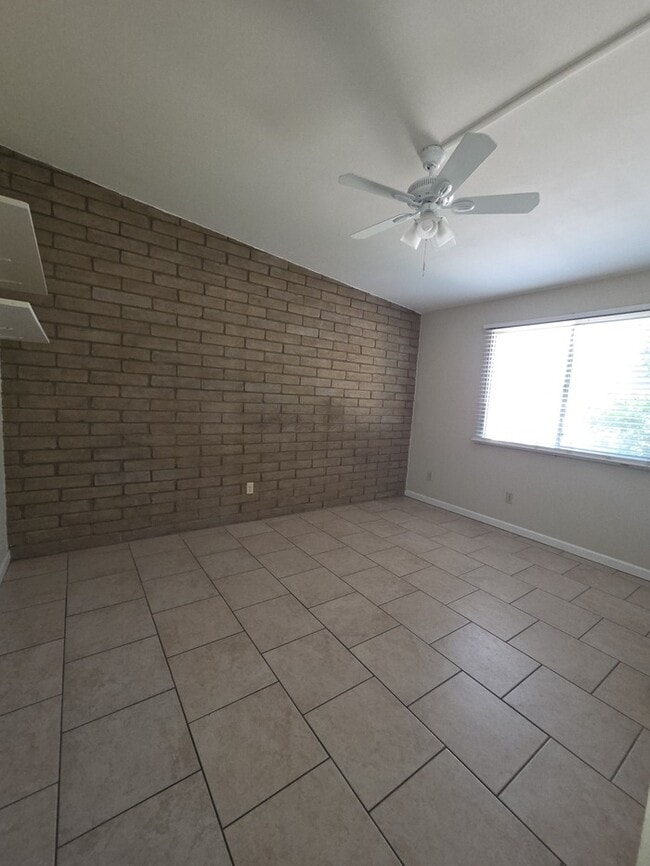 Photo - 4 Bedroom 2 bath in Tempe