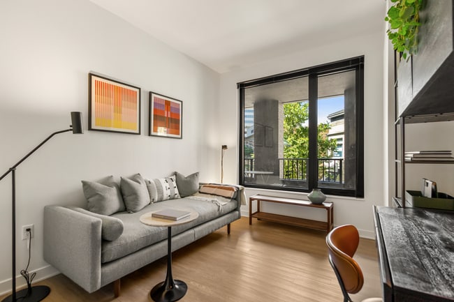Solaire 7607 Old Georgetown