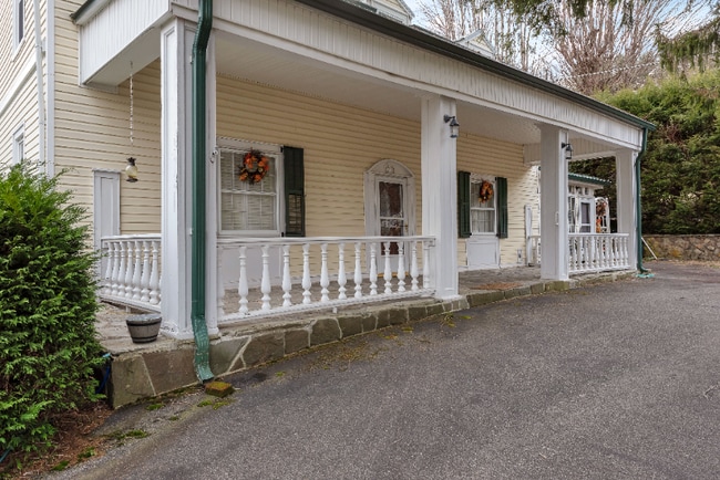 Photo - 209 W 1st St