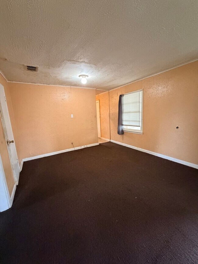 Photo - Spacious 3 Bedroom Home