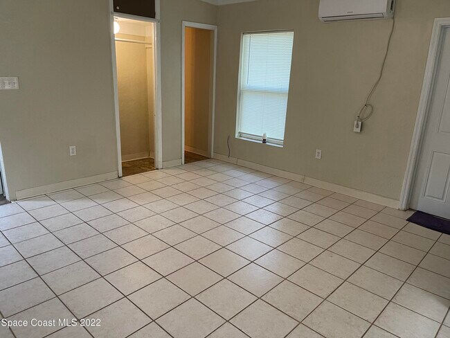 Photo - 1044 S Wickham Rd