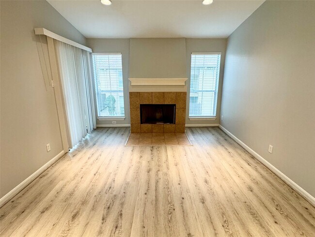 Photo - 700 Thicket Ln Unit 406