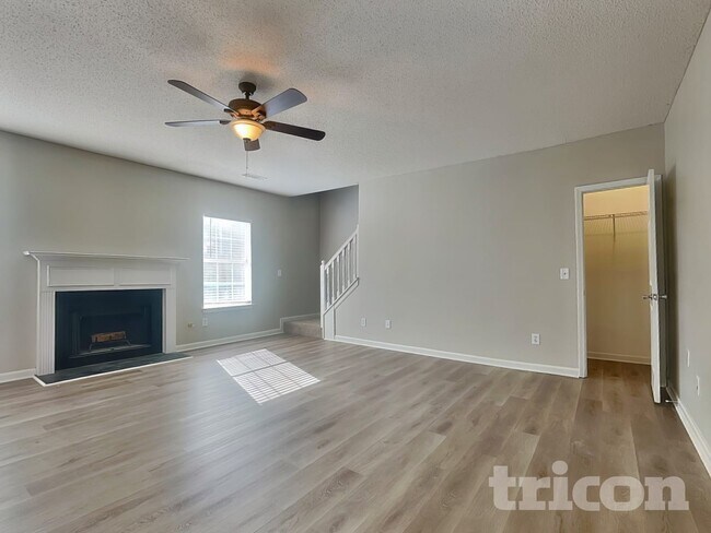 Photo - 1465 Shelnutt Ct