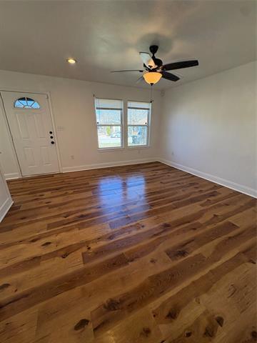 Photo - 932 Davis Ave