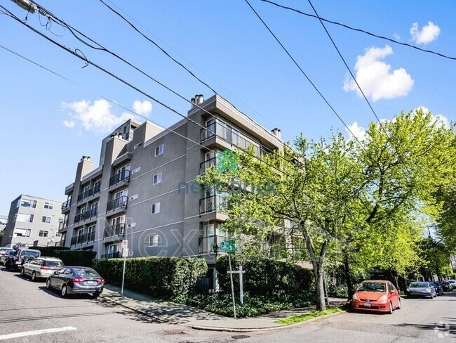 Building Photo - 511 E Roy St Rental