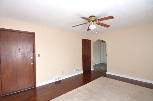 Photo - 221 Bank Ave Unit 4