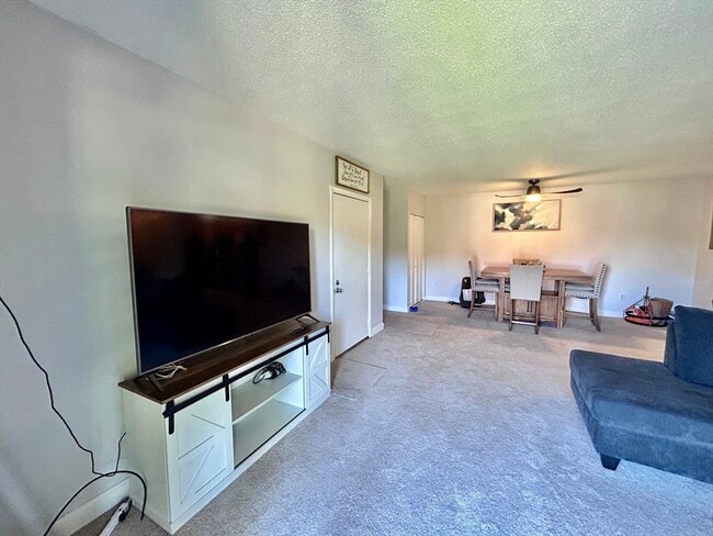 Photo - 685 Oak St Unidad 4-6