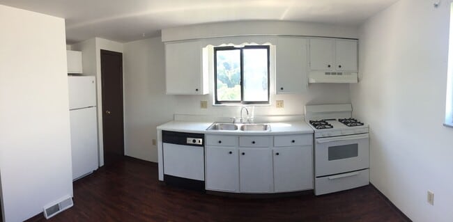 Photo - 202 Park St