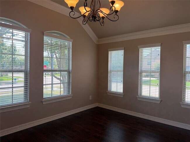 9638 Castlerock Tr