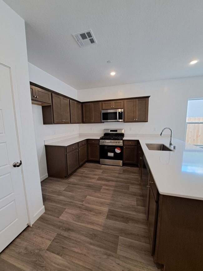 Photo - Beautifully Built Home 3BR 2BA!