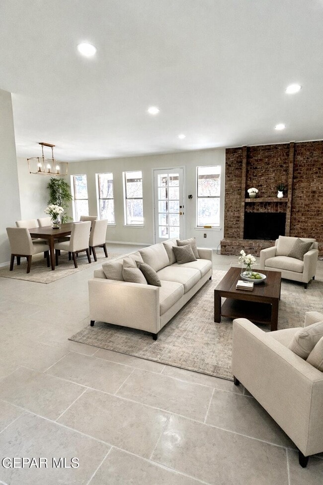 Photo - 740 Tepic Dr