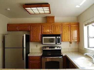 Photo - Welcome home to this bright, spacious, top-floor unit in a highly desirable community Unidad Apt 330