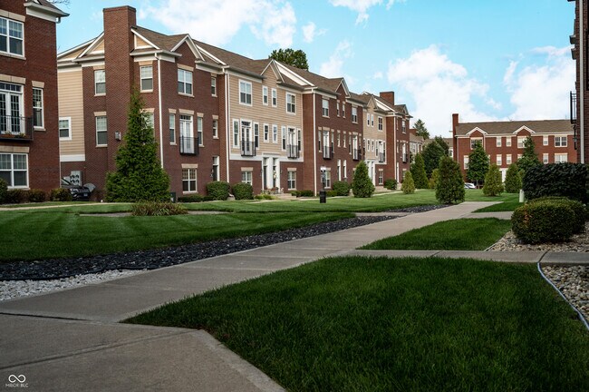 Photo - 428 Neuman Way