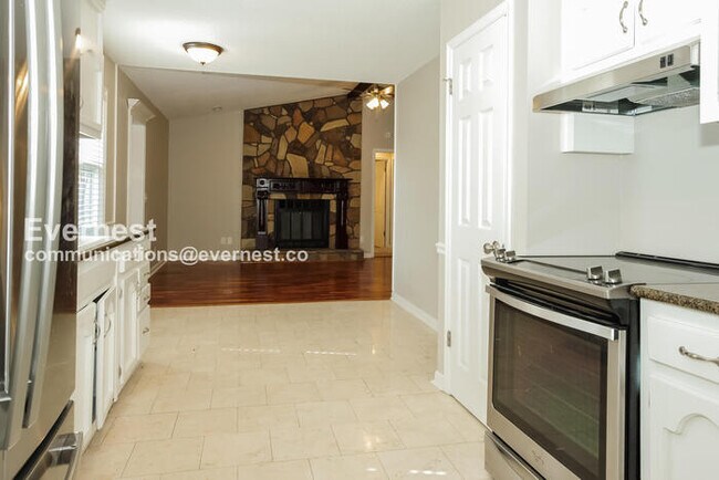 Photo - 100 Shackleford Rd