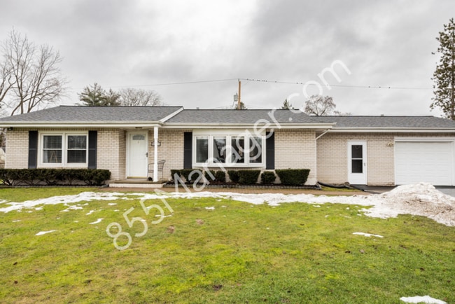 Building Photo - Charming Ranch Home: 3 Bed, 2.5 Bath in Wa...