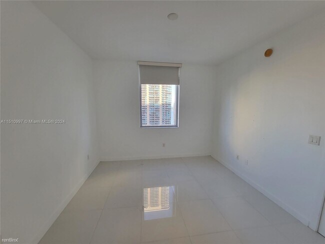 Photo - 1 br, 1 bath Condo - 1050 Brickell Ave Apt... Unidad Apt 3004