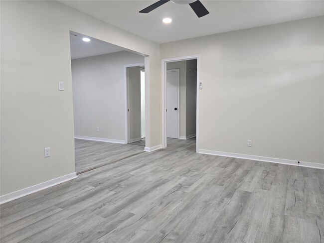 Photo - 10518 Royal Oaks Dr