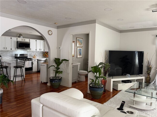 112 Central Dr
