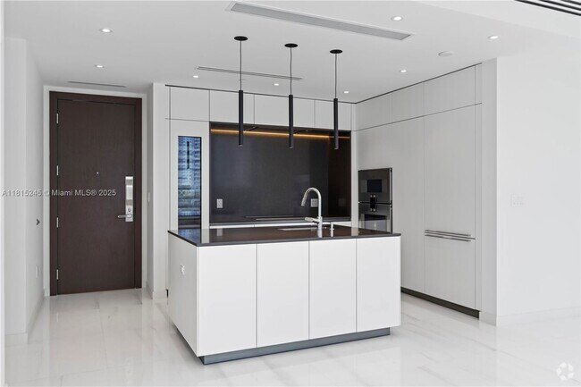 Building Photo - 300 Biscayne Blvd Way Rental