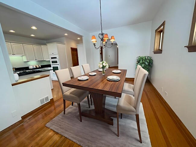 Photo - 3857 N Hermitage Ave