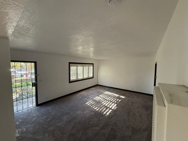 Photo - Belmont Unit 550