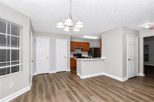 Photo - 5791 Strathmoor Manor Cir