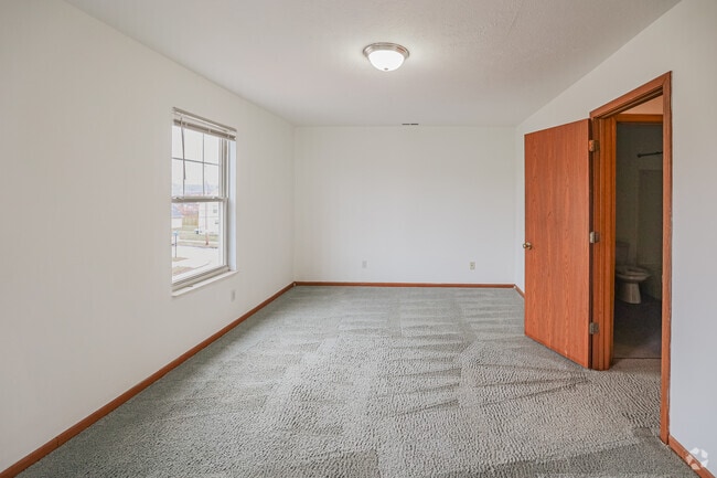 3BR, 1.5BA - 1100SF - Primary Bedroom