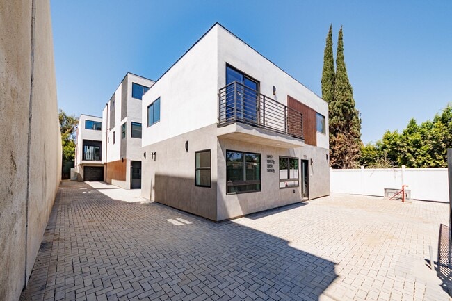 Building Photo - Modern 3BR/3BA Townhome-Style | 1,785 Sq F... Unit 1857 1/2