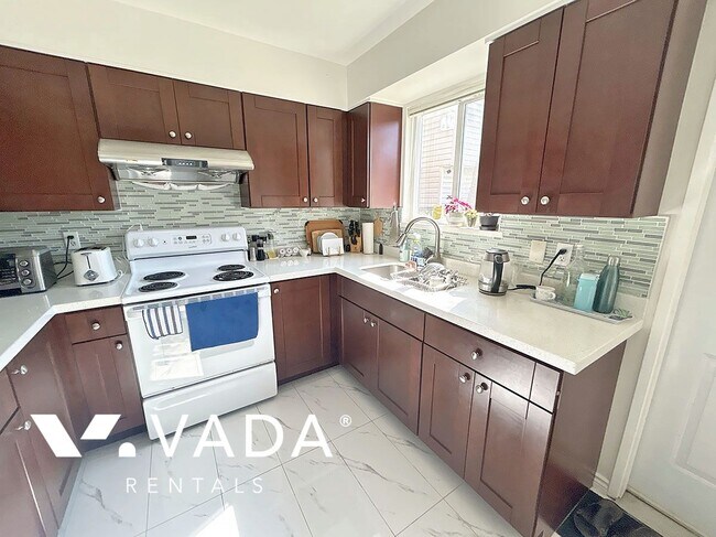 Photo - 3 Bedroom Lower Level Rental Home 8413B Os... Unit B