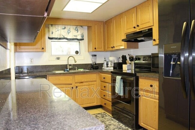 Photo - 323 W Palm St