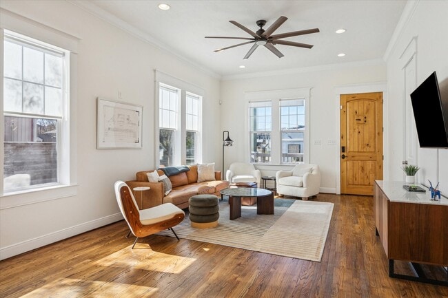 Photo - 304 Walton St