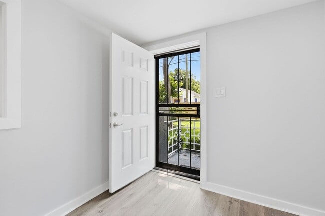 Photo - 2834 Clifton Ave