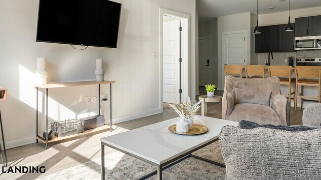 1270 Hillcrest Dr Unidad 2-2004