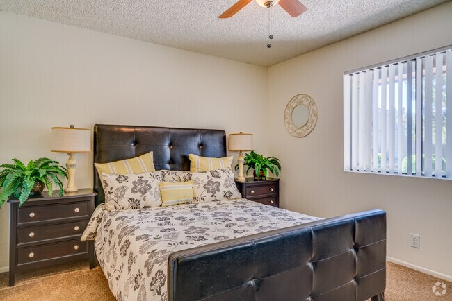 1 BR, 1 BA - 607 SF