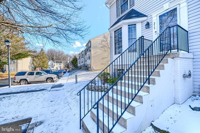 Building Photo - 215 Gracecroft Ct